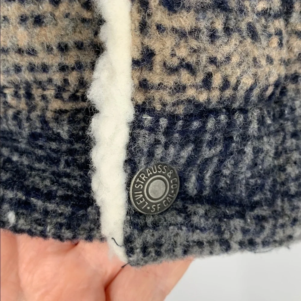 Levis Sherpa lined trucker jacket coat plaid blue gray faux shearling men new L